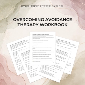 Pode incluir: Um arquivo PDF com hiperlinks de 19 páginas intitulado Overcoming Avoidance Therapy Workbook. O documento apresenta várias páginas brancas com texto em preto, incluindo planilhas intituladas Finding the Moment I Back Away.