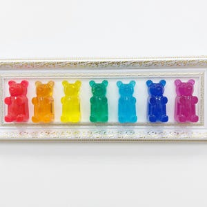 Multicolored Resin Wall Hanging Rainbow Gummy Bear Wall Art Modern Pop Art 3D Resin Kids Room Decor Candy Decor 20 x 7 &#39;&#39;