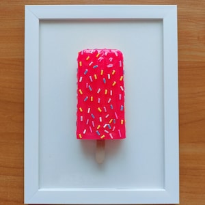 Magenta kunst aan de muur ijslolly | Schattige ijsharskunst met hagelslag | Kawaii keukendecoratie | Handgemaakt zomercadeau