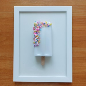 Pop-art ijsmuurkunst | Witte harsijslolly met kleurrijke hagelslag | Handgemaakte schattige keuken- of cafédecoratie