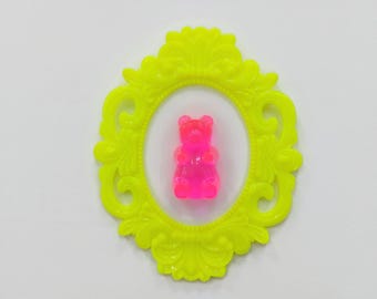 Gummybeer in vintage lijst Neon pop-art 3D hars beer sculptuur snoep decor retro decoratie moderne muurkunst