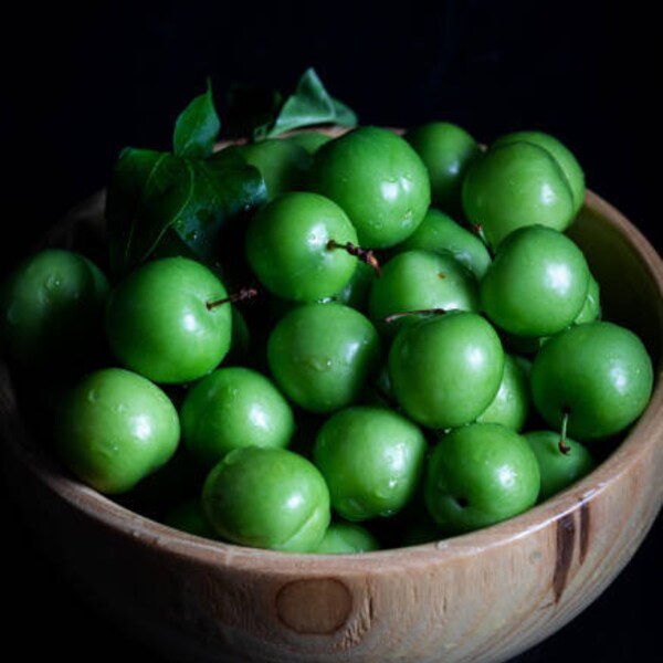 2 lb- 1000 gr/Fresh Green Plum/ Green Plum/ Natural Green Plum/Fresh Fruit/ Spring Fruit/ Organic Green Plum/ Sour Green Plums/ Fresh Fruit