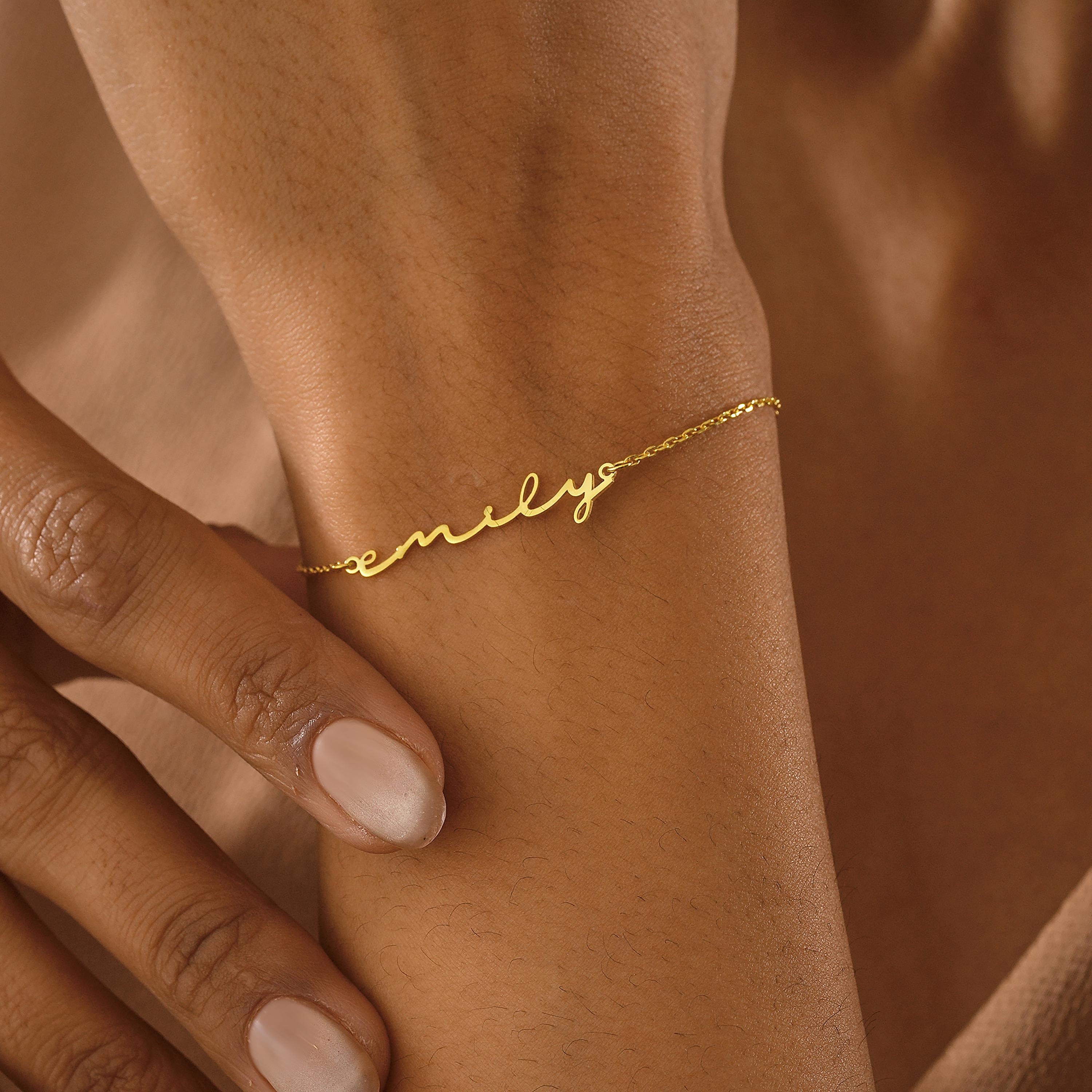 Bracelet Plaqué Or Avec Nom Aline - Cadeau Élégant - Longueur 18cm - Neuf Avec Étiquettes