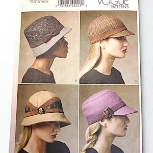 以下が含まれることがあります： Vogue Patterns の縫製パターンで、4 つの帽子デザインが特徴です。帽子には、リボン付きのクローシュ、チェック柄のキャップ、装飾的なバンドが付いたつば広の帽子、つば付きの紫色のキャップが含まれます。パターン番号は V8941 です。