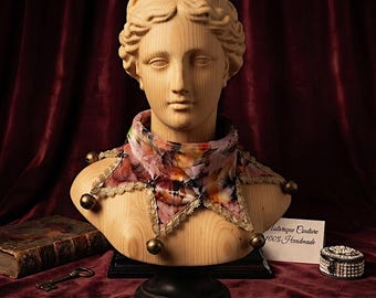 Barocker Narrenkragen, handgefertigter Samtkragen mit Glöckchen, sechszackiger Theaterkragen