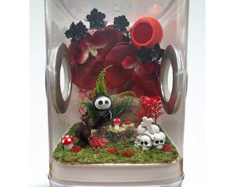 Jumping Spider Enclosure (Deluxe), Grim Reaper, Skulls, Orchids, Spooky Theme (5"x5"x7")