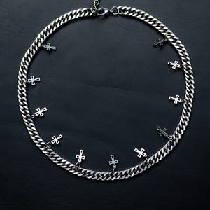 Gothic Cross Choker Necklace – Silver Cuban Link Chain, Punk Alt Jewelry for Men & Women, Statement Gothic Accessory