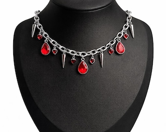 Collana gotica con cuore di cristallo rosso – Regalo di San Valentino dark per lei o unisex, girocollo con catena a punte, gioielli gotici romantici (REGOLABILE)