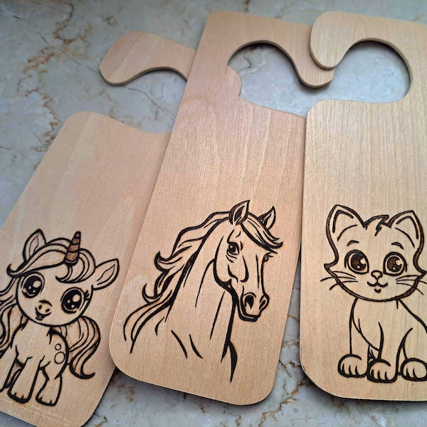 Türschild Kinderzimmer, Türhänger, Kinderzimmer, personalisiert, Mädchen, Jungs, Privatsphäre, Katze, Einhorn, Pferd, Brandmalerei, Gravur