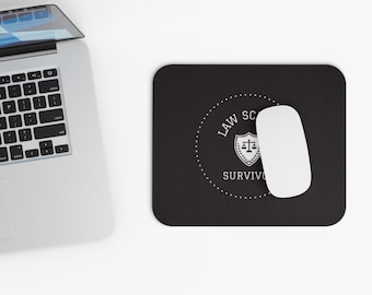 Tapis de souris « Survivant des études de droit » - Cadeau de fin d'études pour jeunes diplômés en droit (moins de 20 €) - Accessoire de bureau