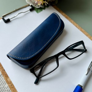 Personalisiertes, individuelles Brillenetui Brillenschachtel Brillenschatulle zum Geburtstag Geschenk Jubiläum blau Bild 1