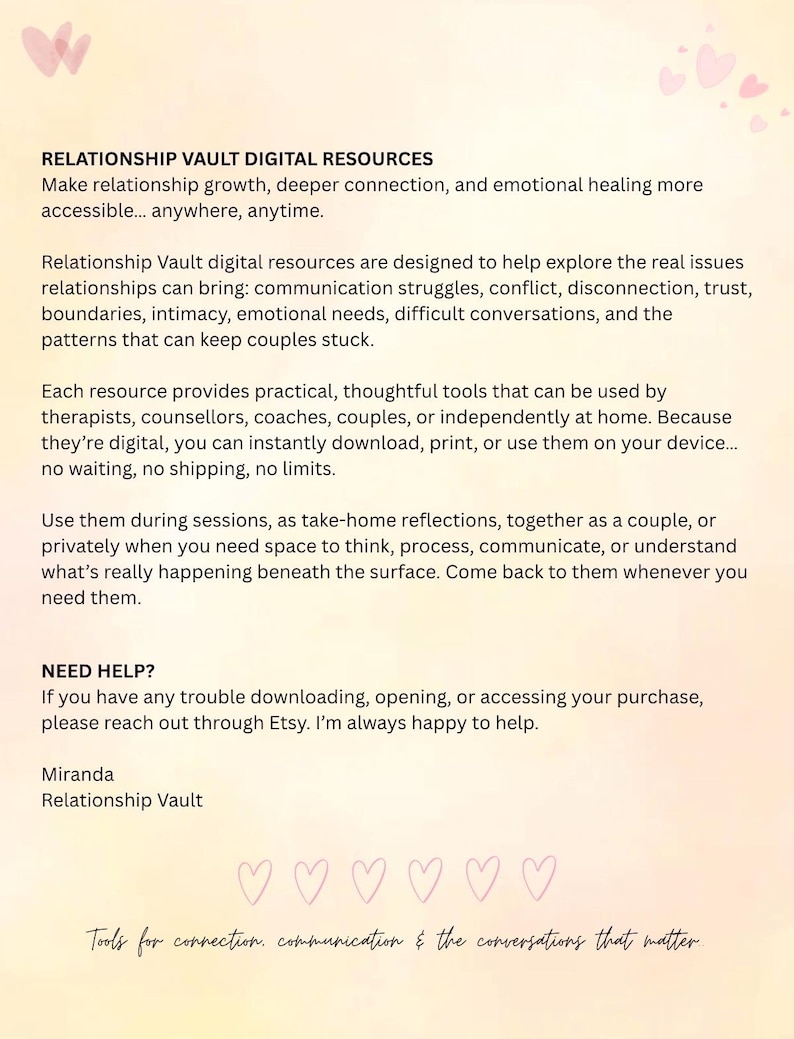 Pu&ograve; includere: Un foglio informativo digitale intitolato Relationship Vault Digital Resources con uno sfondo giallo pallido e illustrazioni di cuori rosa. Il testo descrive risorse per la crescita relazionale, la comunicazione e la guarigione emotiva.