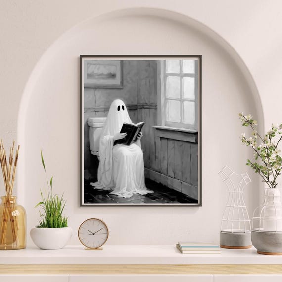 YFCLDPH Quadro Su Tela Dark Academia - Fantasma Che Legge Sul Water - Decorazione Murale Umoristica Per Bagno 61x91 Cm
