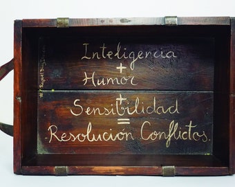 Antiguo cajón de madera restaurada para “la resolución de conflictos”