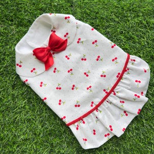 Rote Kirschen Hundehochzeitskleid, Hundegeburtstags-Outfit, Hundehochzeitskleidung, Haustierkostüm, Kleid für großen Hund, Hochzeitsoutfit für Hunde, Hundekleid