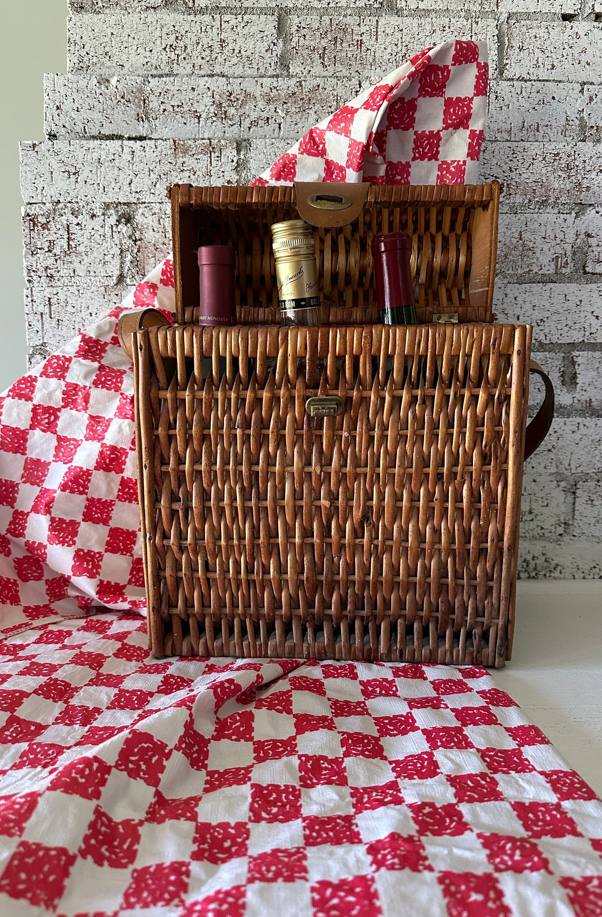 Vintage Wood & Wicker Wine Bottle Picnic Basket With Flannel Backed