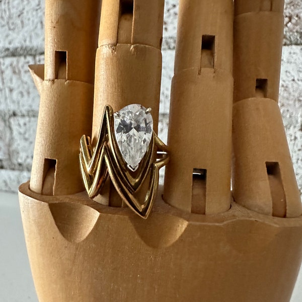 Vintage 1970s Woman's Ring, 2 Carat Pear Shaped Cubic Zirconia Set in 18K Gold Chevron Setting, Size 6.5, Cocktail Ring, Jewelry