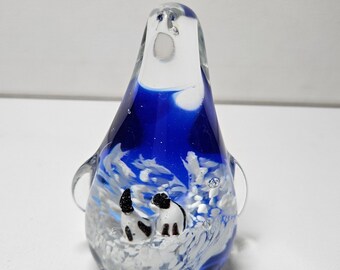 Art Glass Paperweight Penguin with Two Chicks on a Bed of Snow in Belly