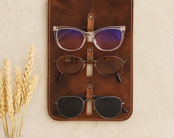 Organizador de gafas de cuero hecho a mano: soporte para gafas de sol de 3 ranuras, cierre de remache, almacenamiento personalizado para gafas de pared.
