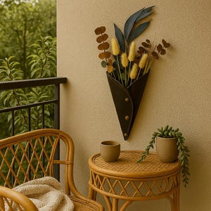Crazy Horse Leather Wall Vase: Rustic Floral Pocket, Air Plant Holder