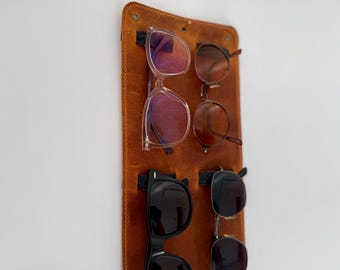 Organizador de pared para gafas de sol de cuero hecho a mano: expositor de gafas con 6 ranuras.