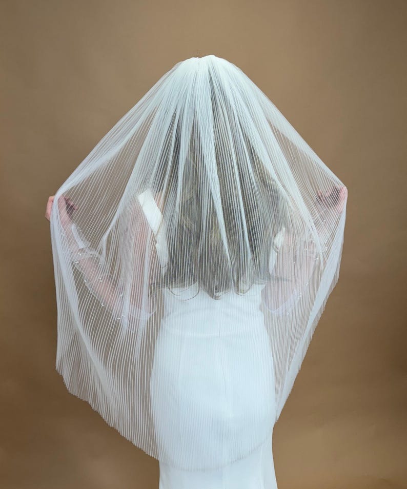 Ivory Accordion Veil with Comb Simple Fingertip Knee Veil for Bride Pleated veil Wedding Veil Bridal veil with comb image 3