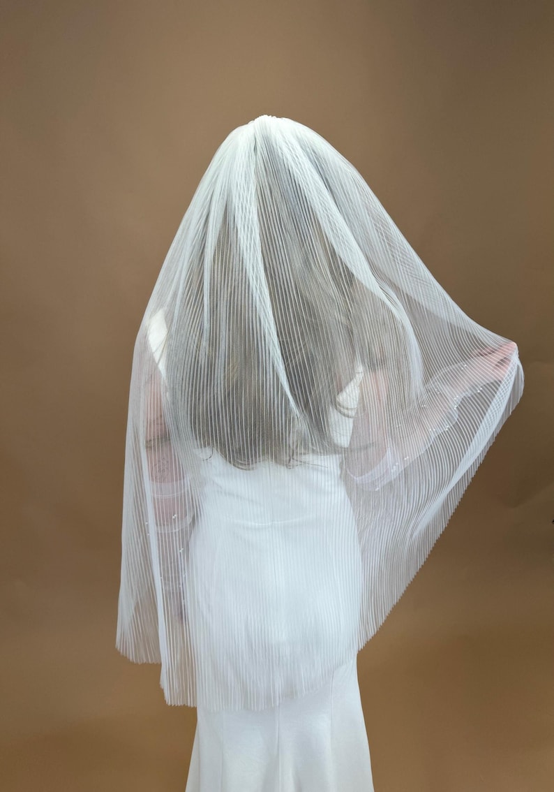 Ivory Accordion Veil with Comb Simple Fingertip Knee Veil for Bride Pleated veil Wedding Veil Bridal veil with comb image 2