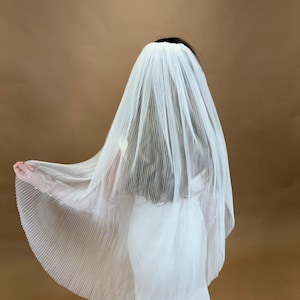 Ivory Accordion Veil with Comb Simple Fingertip Knee Veil for Bride Pleated veil Wedding Veil Bridal veil with comb image 5