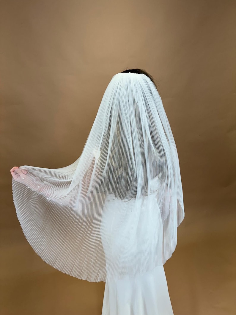 Ivory Accordion Veil with Comb Simple Fingertip Knee Veil for Bride Pleated veil Wedding Veil Bridal veil with comb image 5