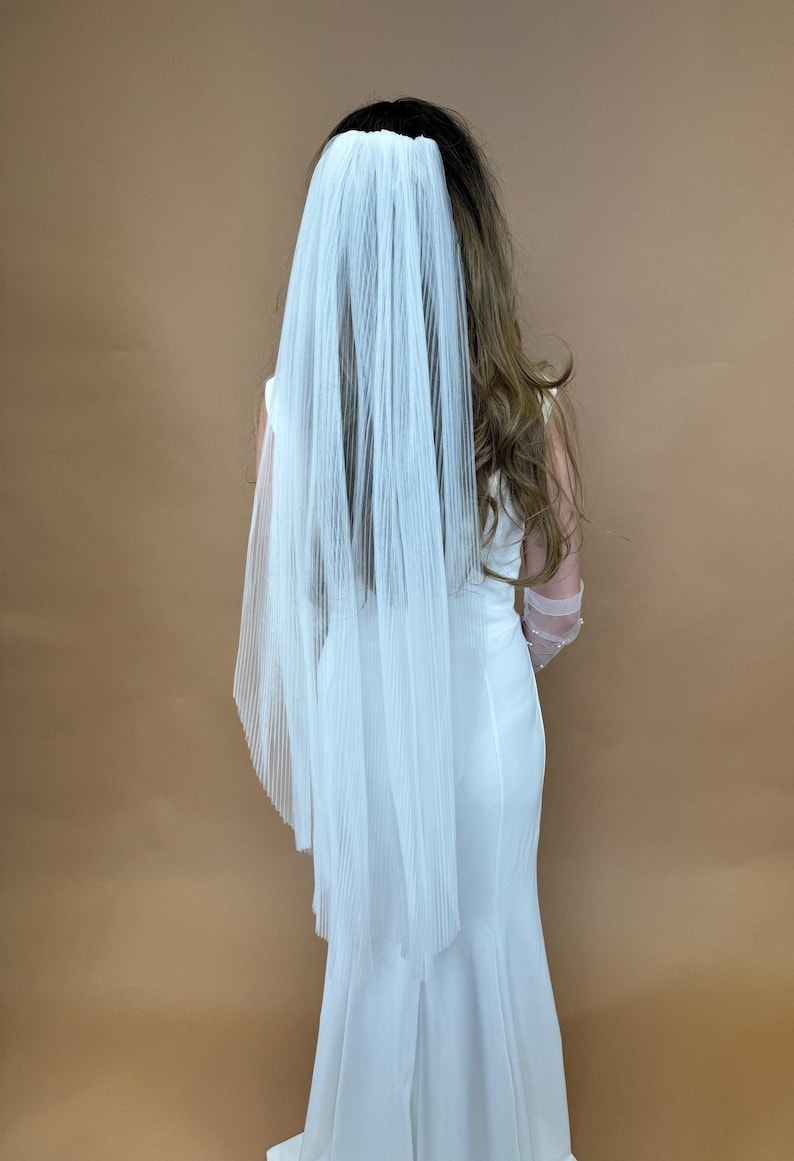 Ivory Accordion Veil with Comb Simple Fingertip Knee Veil for Bride Pleated veil Wedding Veil Bridal veil with comb image 4