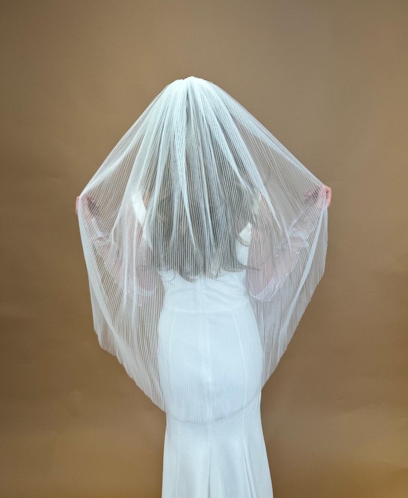 Ivory Accordion Veil with Comb Simple Fingertip Knee Veil for Bride Pleated veil Wedding Veil Bridal veil with comb image 7