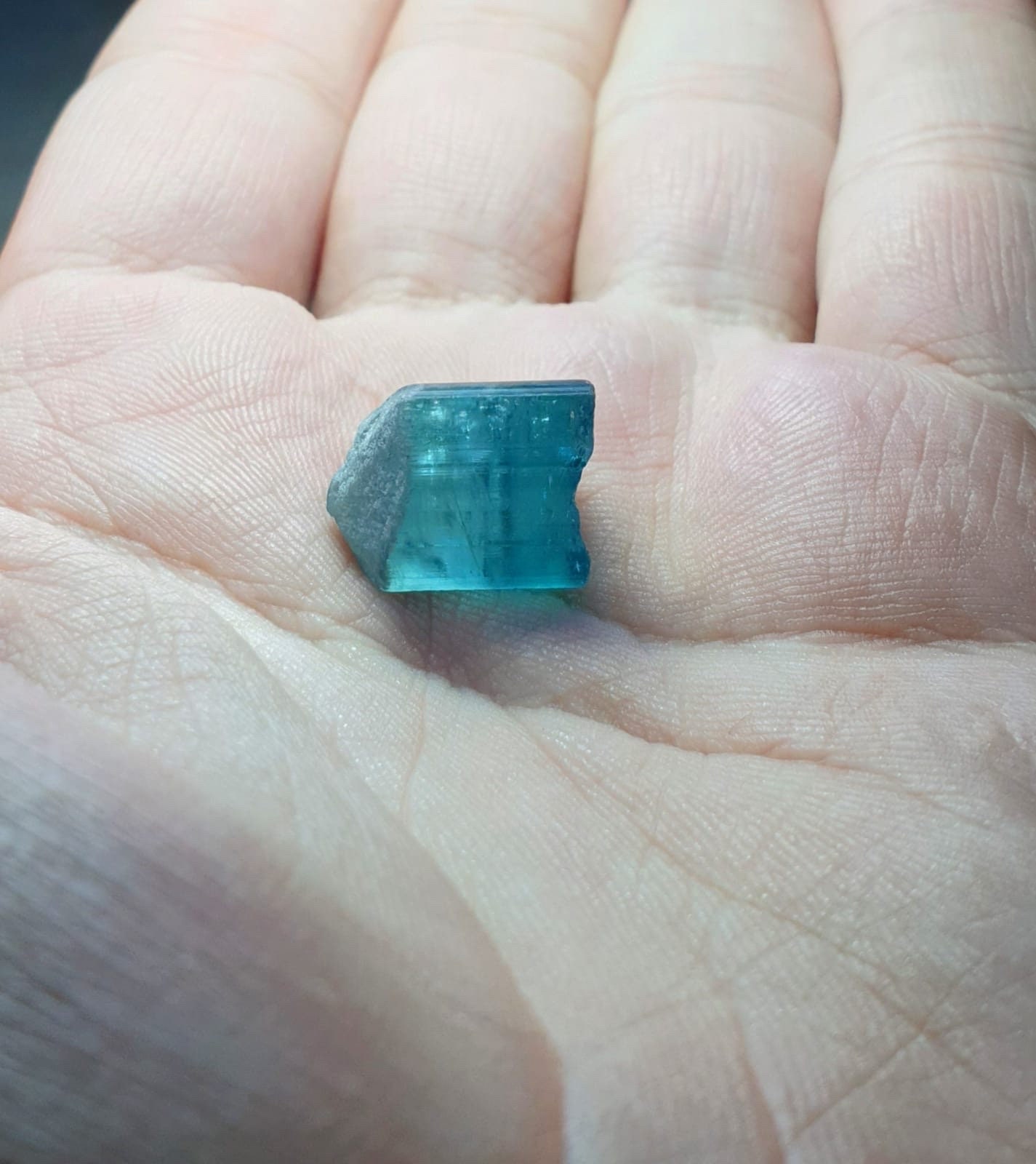わあ、アフガニスタンのピーチ鉱山産インディコライトトルマリン結晶