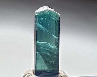 【アフガニスタン/ピーチ鉱山産】トルマリン結晶 アフガニスタン、ピーチ鉱山産の最高級インディコライトトルマリン結晶