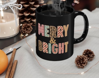 Vrolijke en heldere mok met koekjesbelettering | Zwarte keramische koffiemok