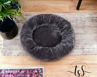 Pet Dog Bed, Comfortable Round Doughnut Bed, Ultra Soft Washable Cushion Dog Bed.