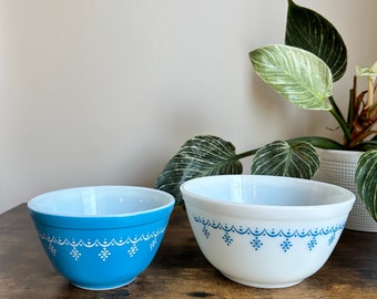 Set of Two (2) Vintage PYREX Blue Snowflake Garland Mixing Bowls 401 & 402