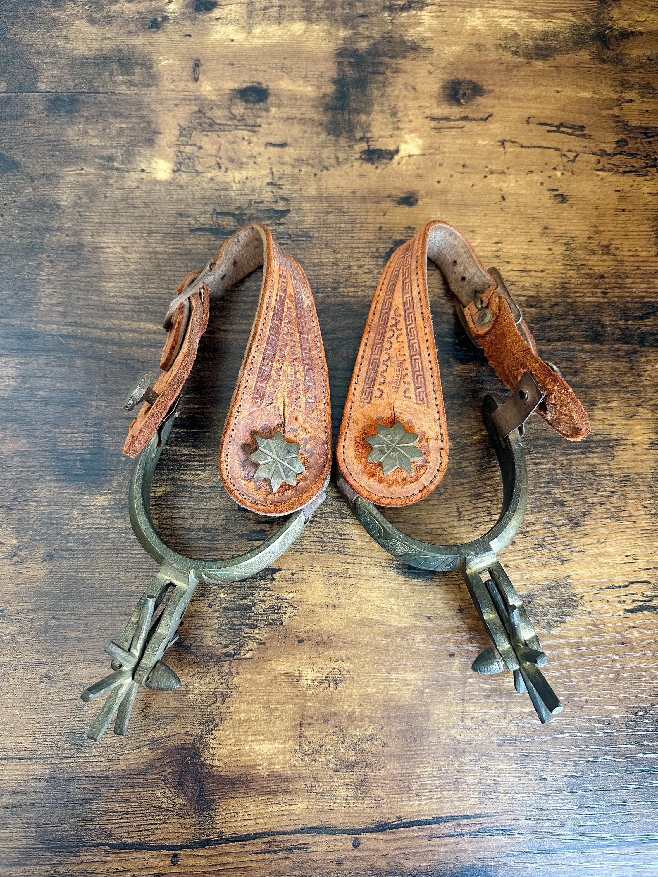 Vintage BOONE Western Cowboy Single Spur Metal Riding Gear Rustic Collectible D. Boone Matching Gal Leg Bit And Spurs main image 3