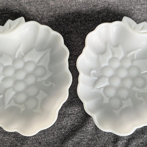 Vintage Hazel Atlas Grape Milk Glass Trinket Tray Decorative Candy Dish Set Of 2 Depression Glass Cottagecore Grandmacore 1930s 1940s