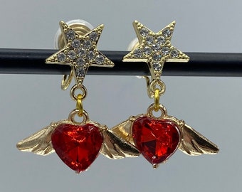 Boucles d'oreilles clip confortables coeur ailé rouge et étoile en cristal, fait main, émail