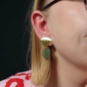 Botanical monstera leaf comfortable clip on earrings, handmade, green, brass, dangle image 4