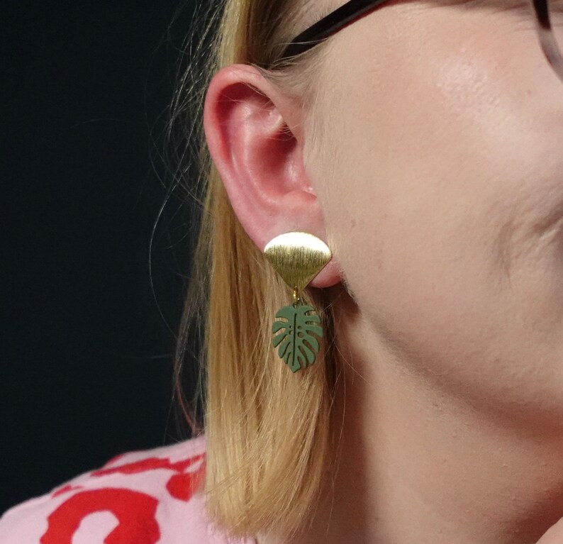 Botanical monstera leaf comfortable clip on earrings, handmade, green, brass, dangle image 4