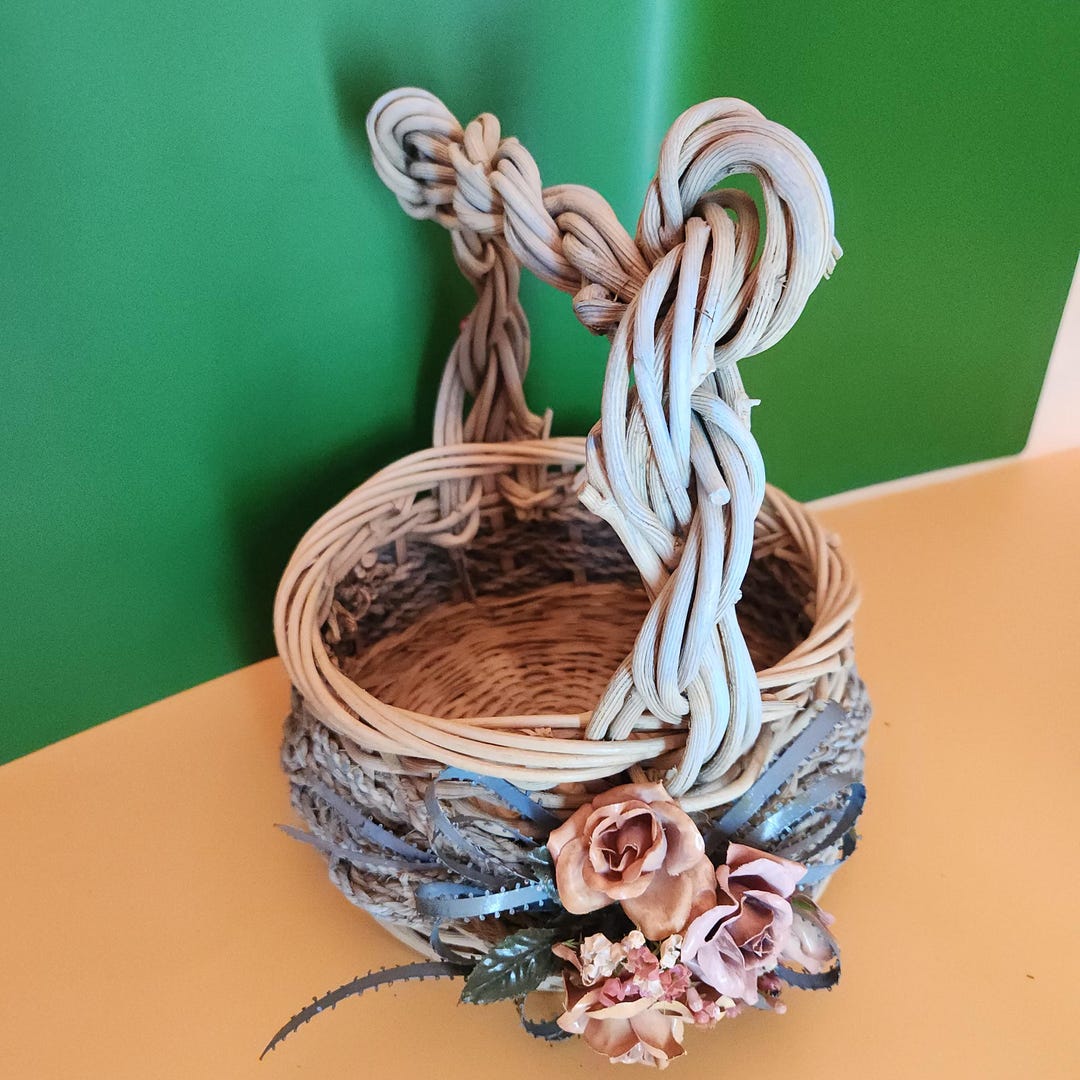 Rustic Rope Baskets Vintage Rustic Woven Handled Basket of Wicker, Jute Rope, and Vines ...