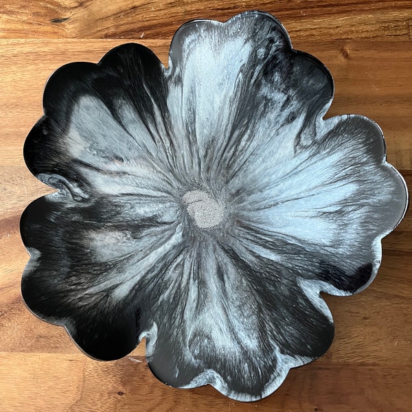 13” Decorative Resin Bowl