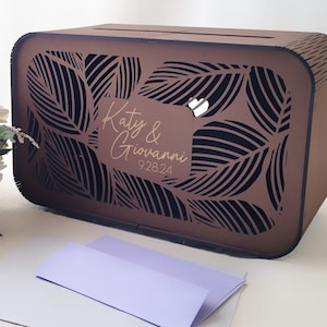 Gepersonaliseerde houten trouwkaartdoos met namen en datum - Aangepaste rustieke trouwkaarthouder met sleuf - Boho-huwelijksdecor