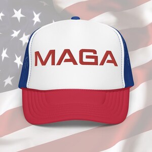 MAGA Hut Trump-Hut MAGA Roter Stickerei-Schaumstoff Trucker-Hut Trump Merch Machen Amerika wieder großartig Hut Patriot Geschenk Rot, Weiß und Blau Snap Back