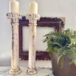 アンティーク彫刻木製ピラーキャンドルホルダー｜2個セット｜塗装剥がれあり｜1900年頃の建築資材