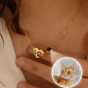 Paw Name Projection Necklace with Heart •Pet Photo Projection Necklace•Photo Necklace with Name•Gifts for Pet Lovers•Animal Friendly Jewelry