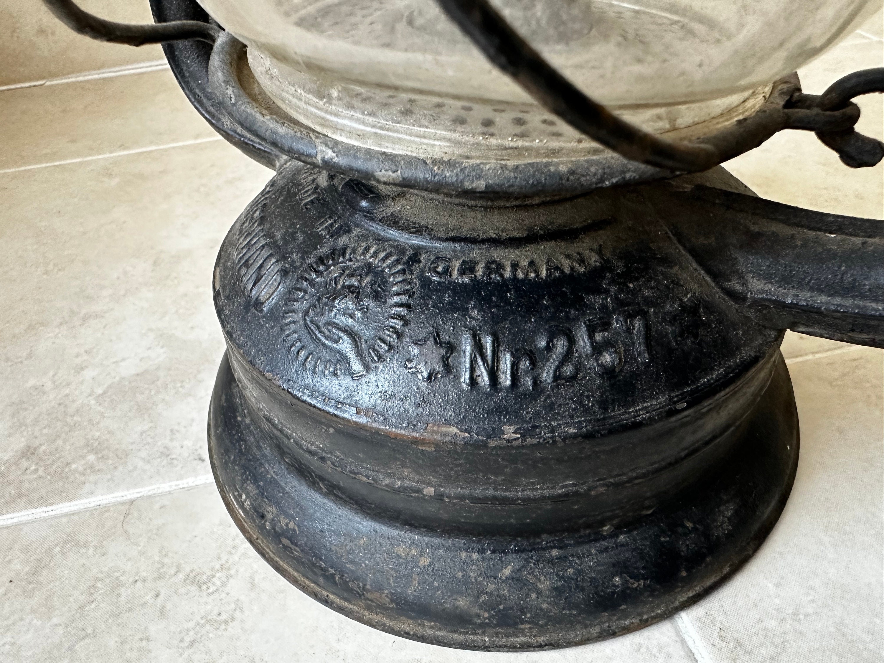 Antique Feuerhand No. 257 Kerosene Lantern With Original Antique Feuerhand No. 257 Kerosene Lantern With Original