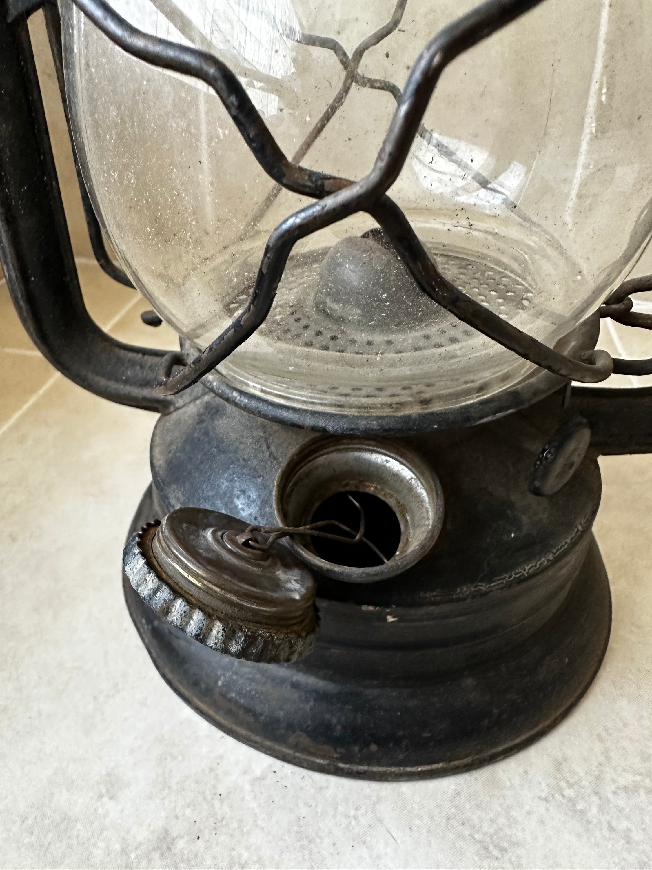 Antique Feuerhand No. 257 Kerosene Lantern With Original Antique Feuerhand No. 257 Kerosene Lantern With Original