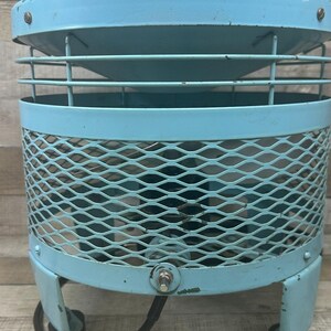 Taburete eléctrico vintage con ventilador de pie Emerson color turquesa, estilo art déco de los años 50, de metal. imagen 7